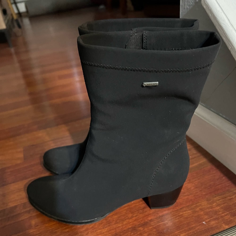ARA Women’s black booties size 9.5
